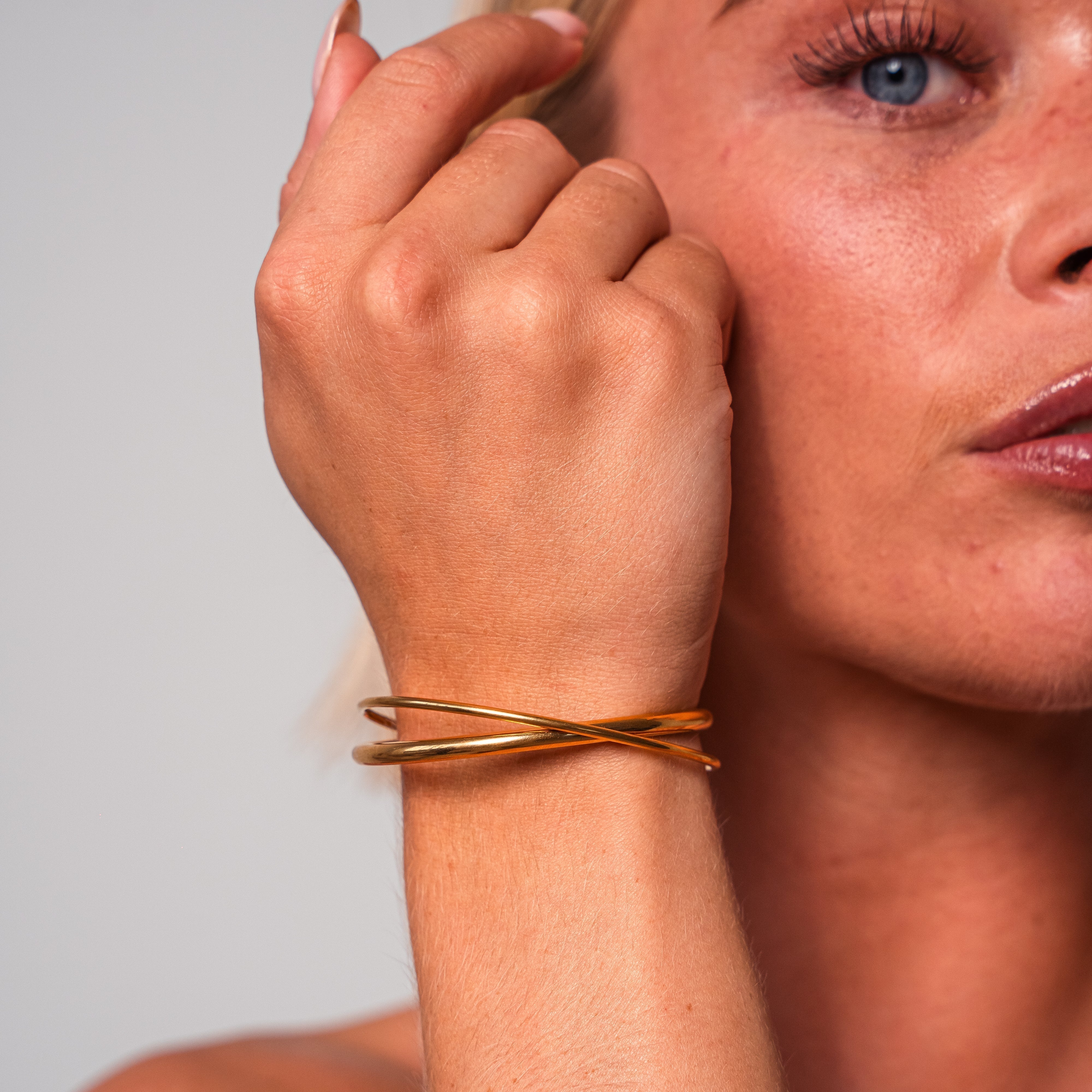 Elegant Eva Bracelet — Twisted Design Everyday Chic Bracelet
