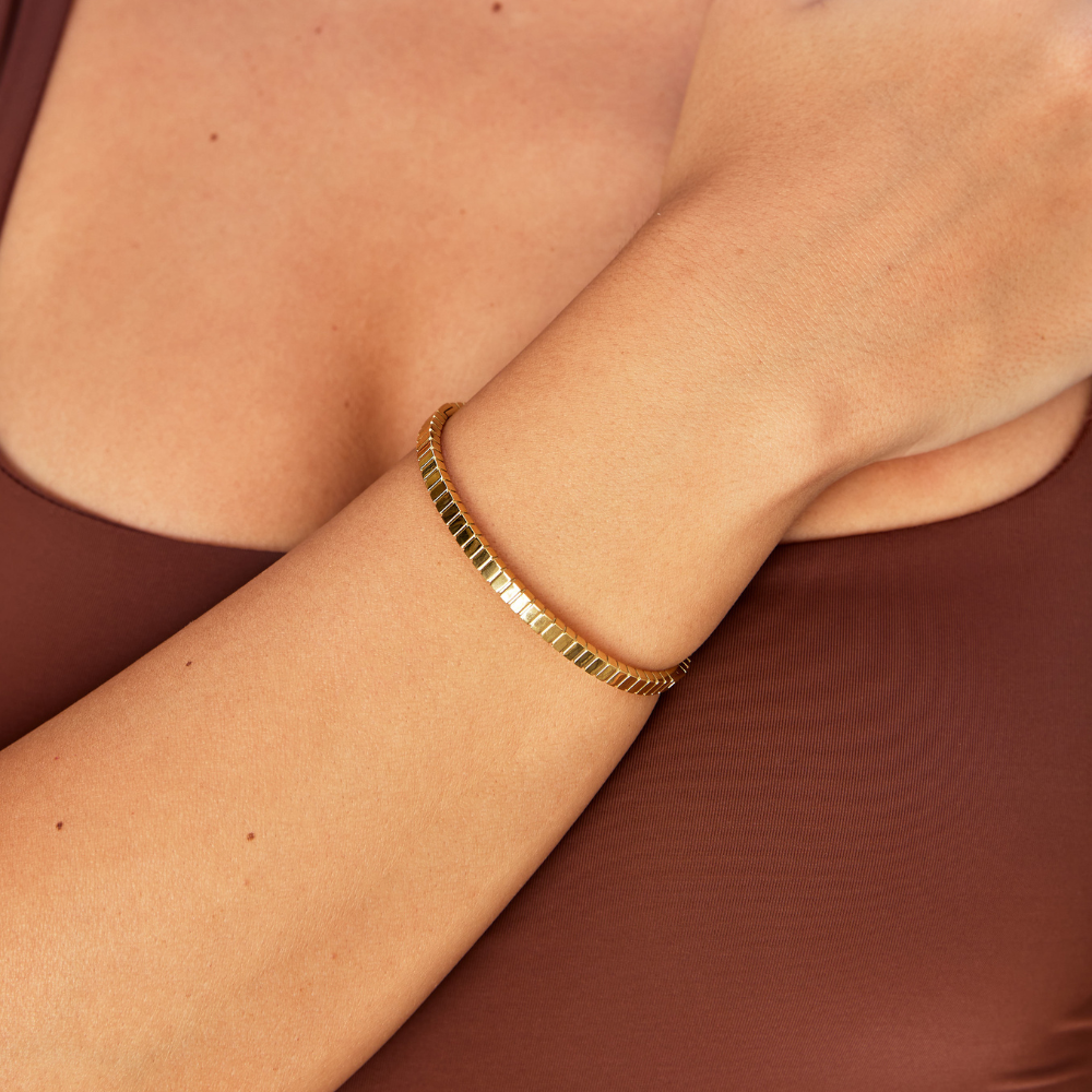 Tara Minimalist Gold Bangle — Sleek Everyday Stainless Steel