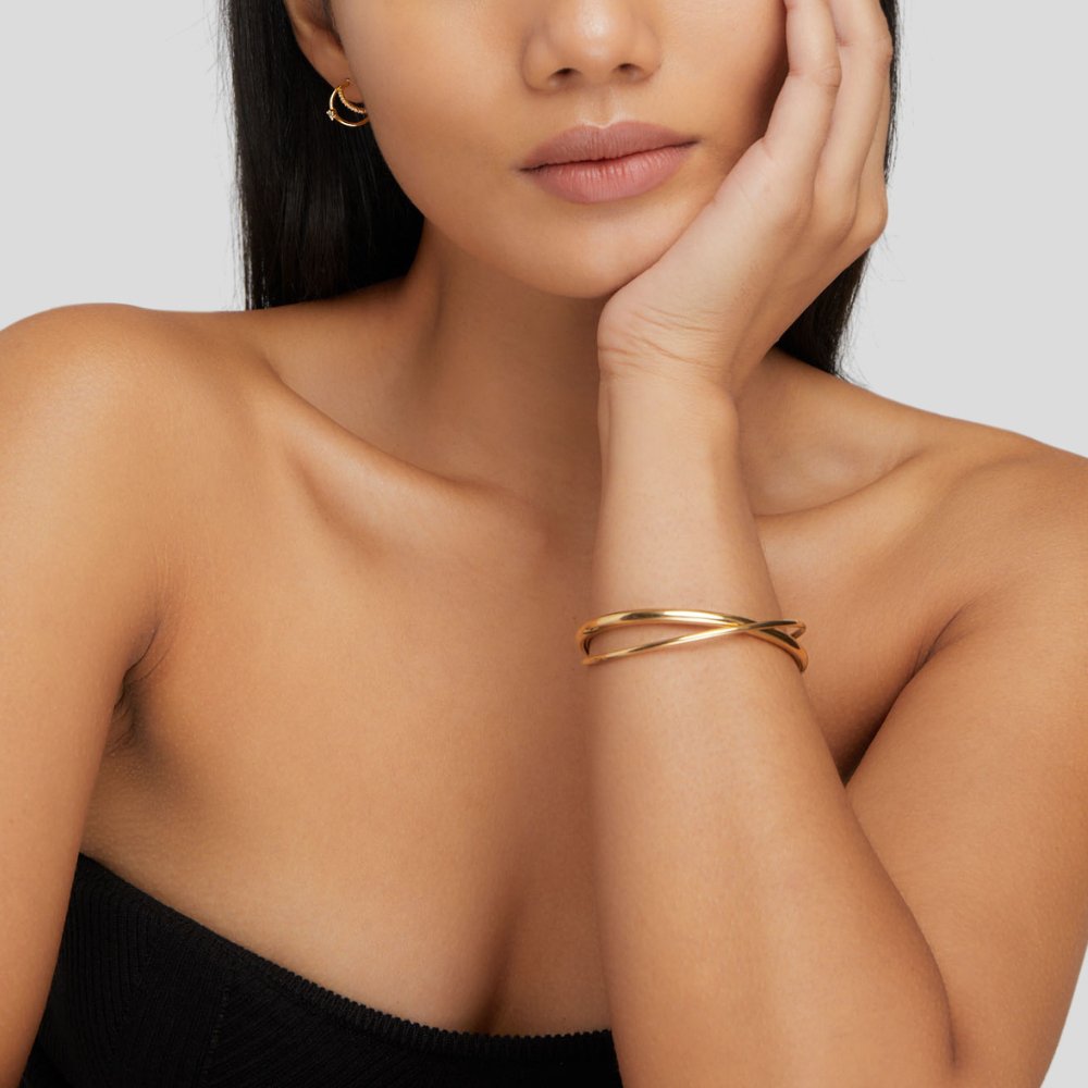 Golden Twist Bangle — Waterproof Minimalist Stainless Steel