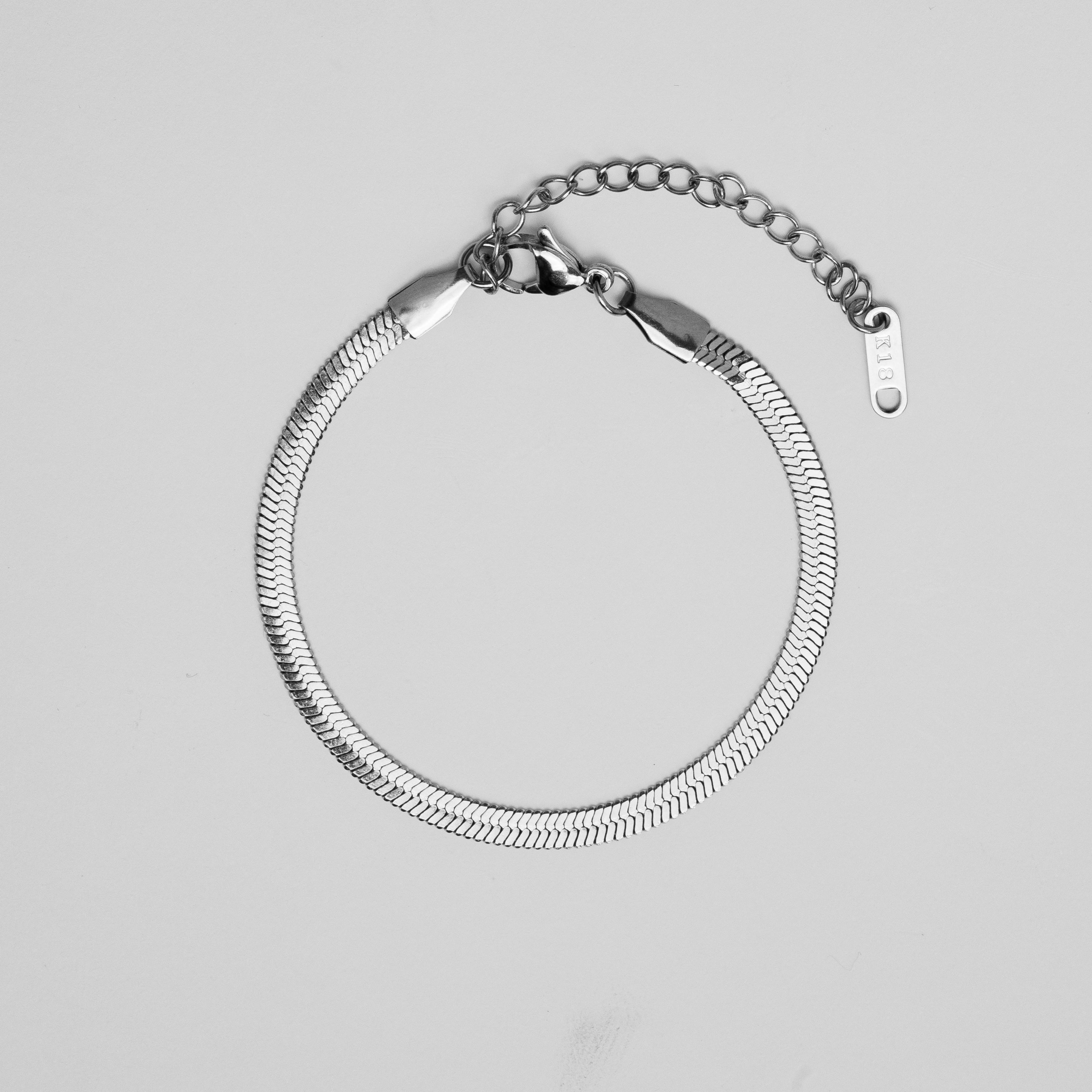 Sarya Snake Bracelet — Bold Serpent-Inspired Statement Bracelet