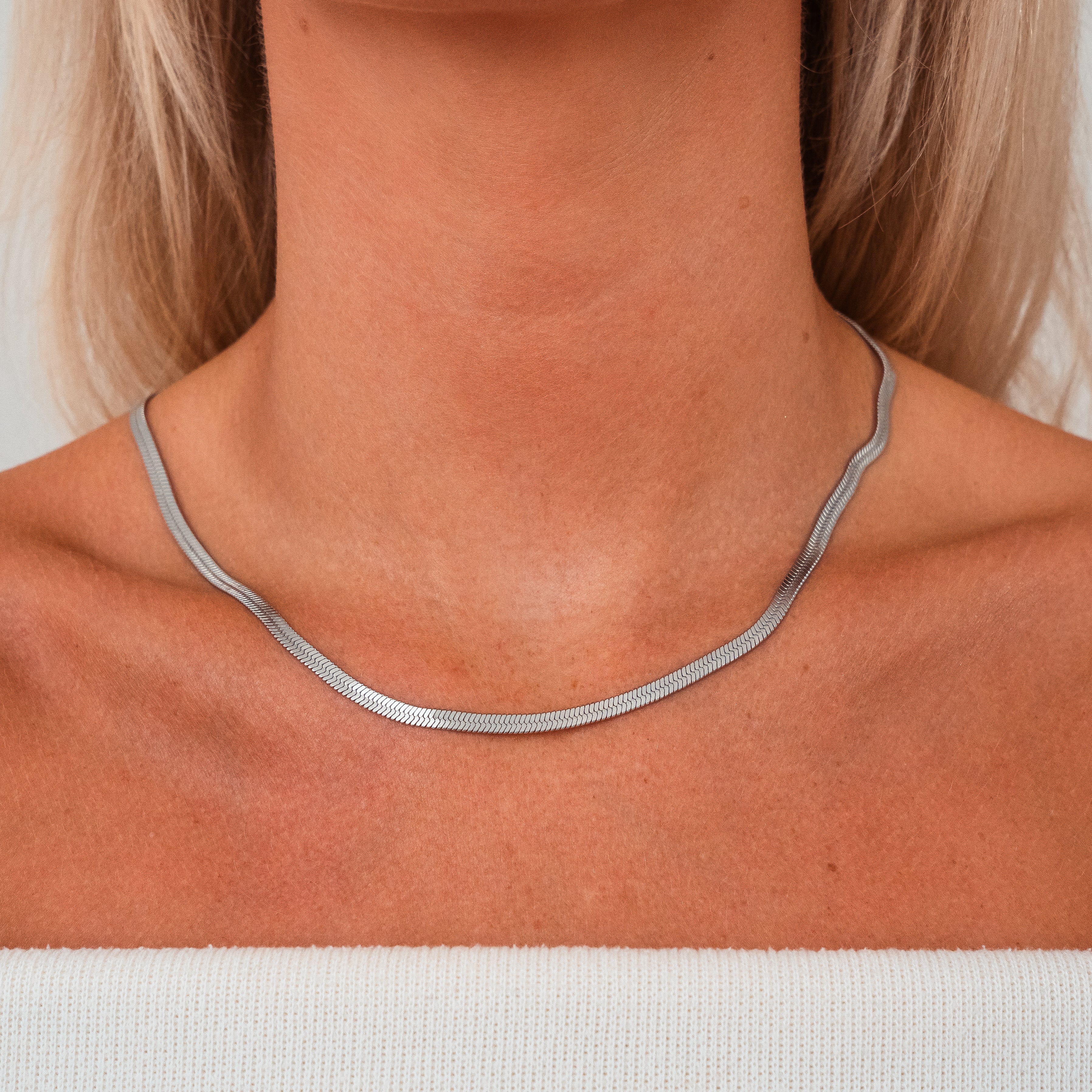 Milla Herringbone Necklace — Waterproof 18K Gold Everyday Necklace