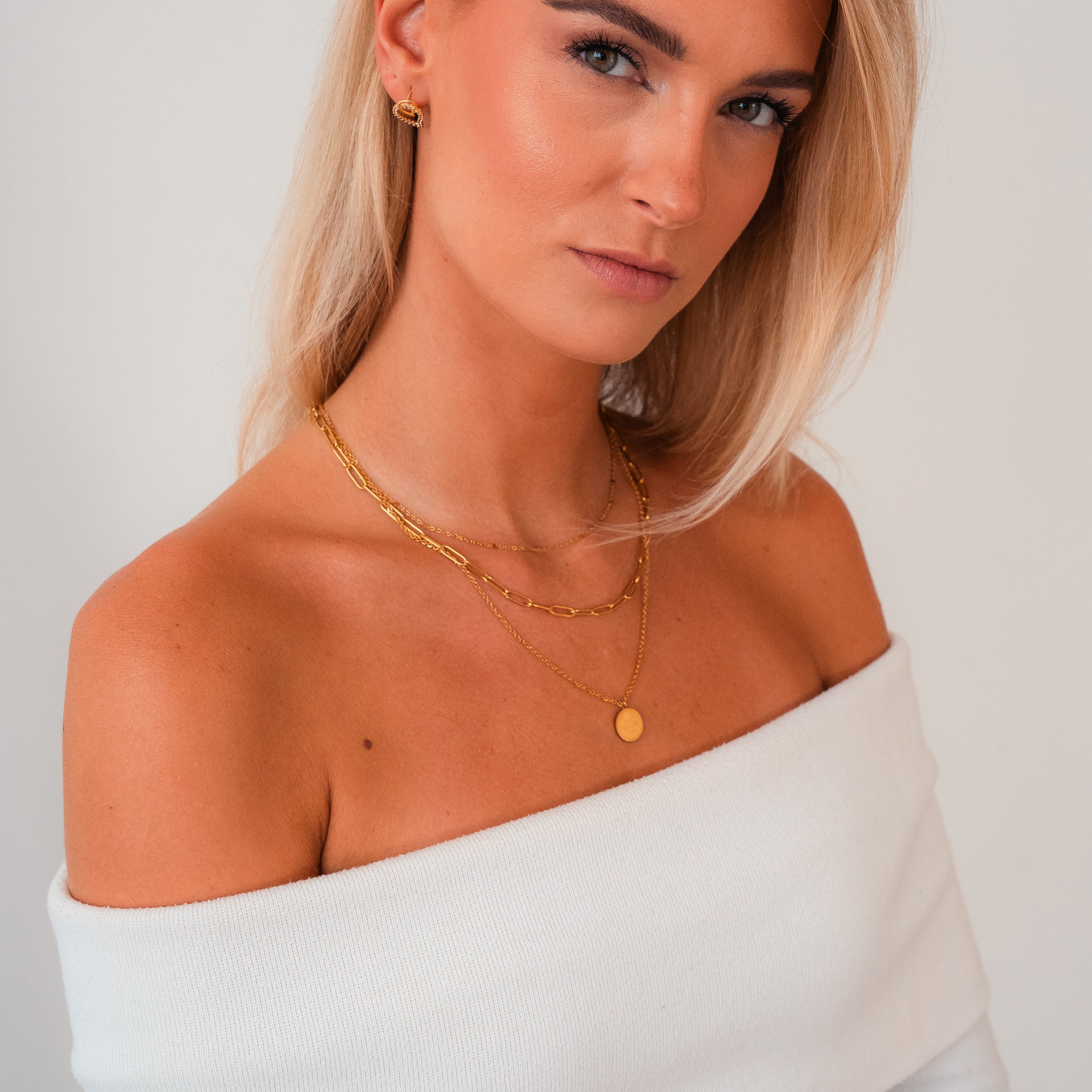 Geya Coin Chain Necklace — Trendy Coin Pendant Everyday Necklace