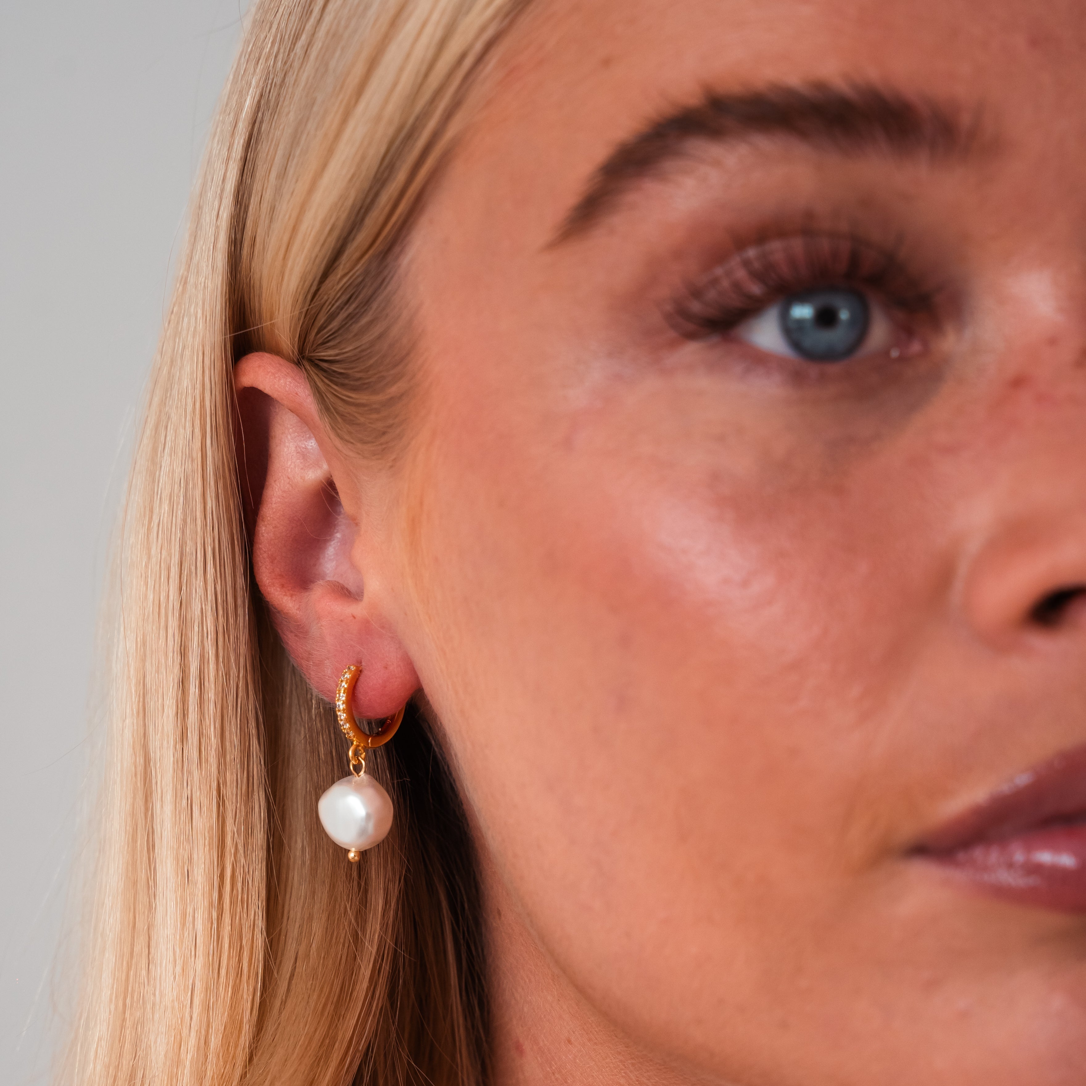 Selena Freshwater Pearl Earrings — Waterproof Real Baroque Pearl Earrings