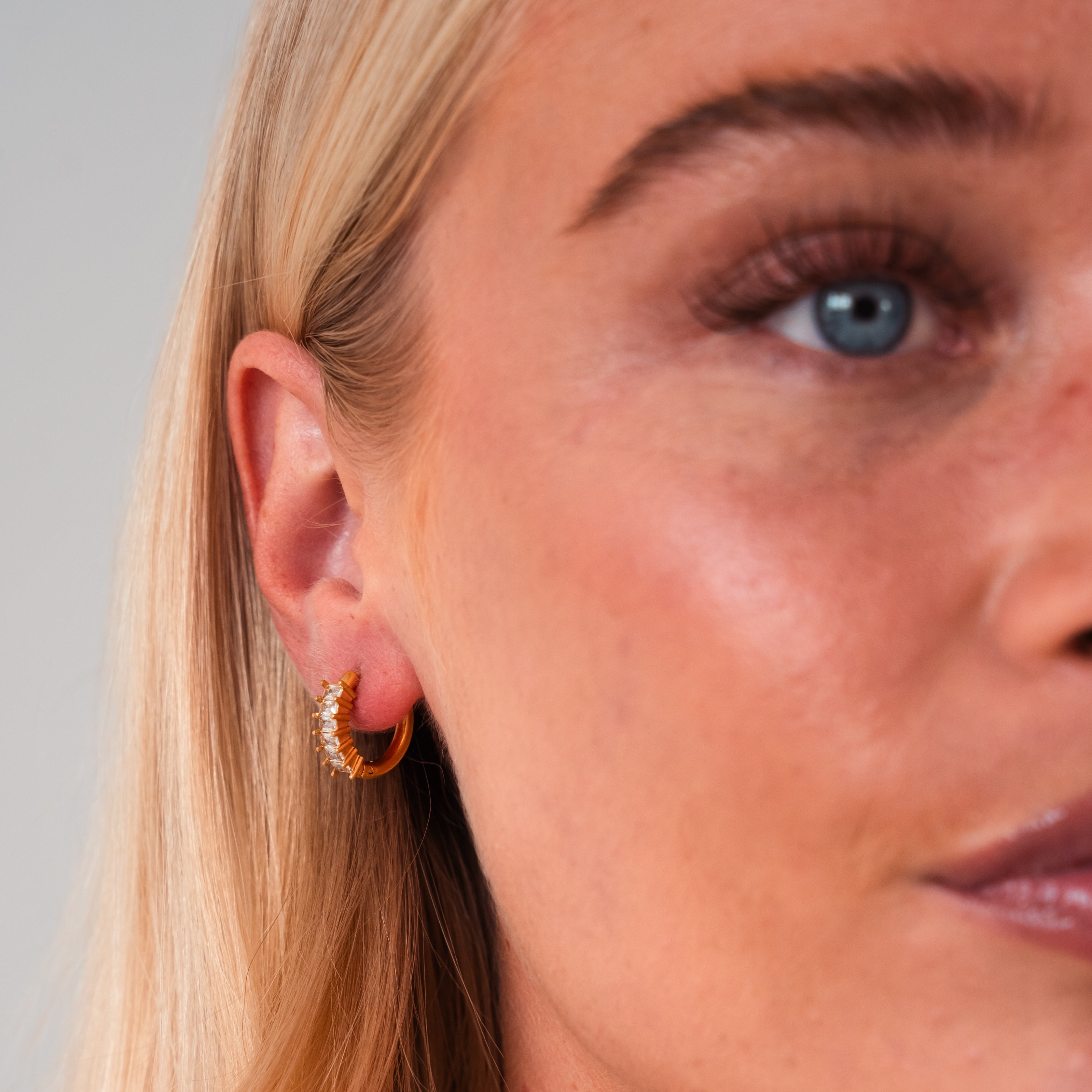 Lumi Glow Earrings — Dazzling Sparkle Statement Earrings