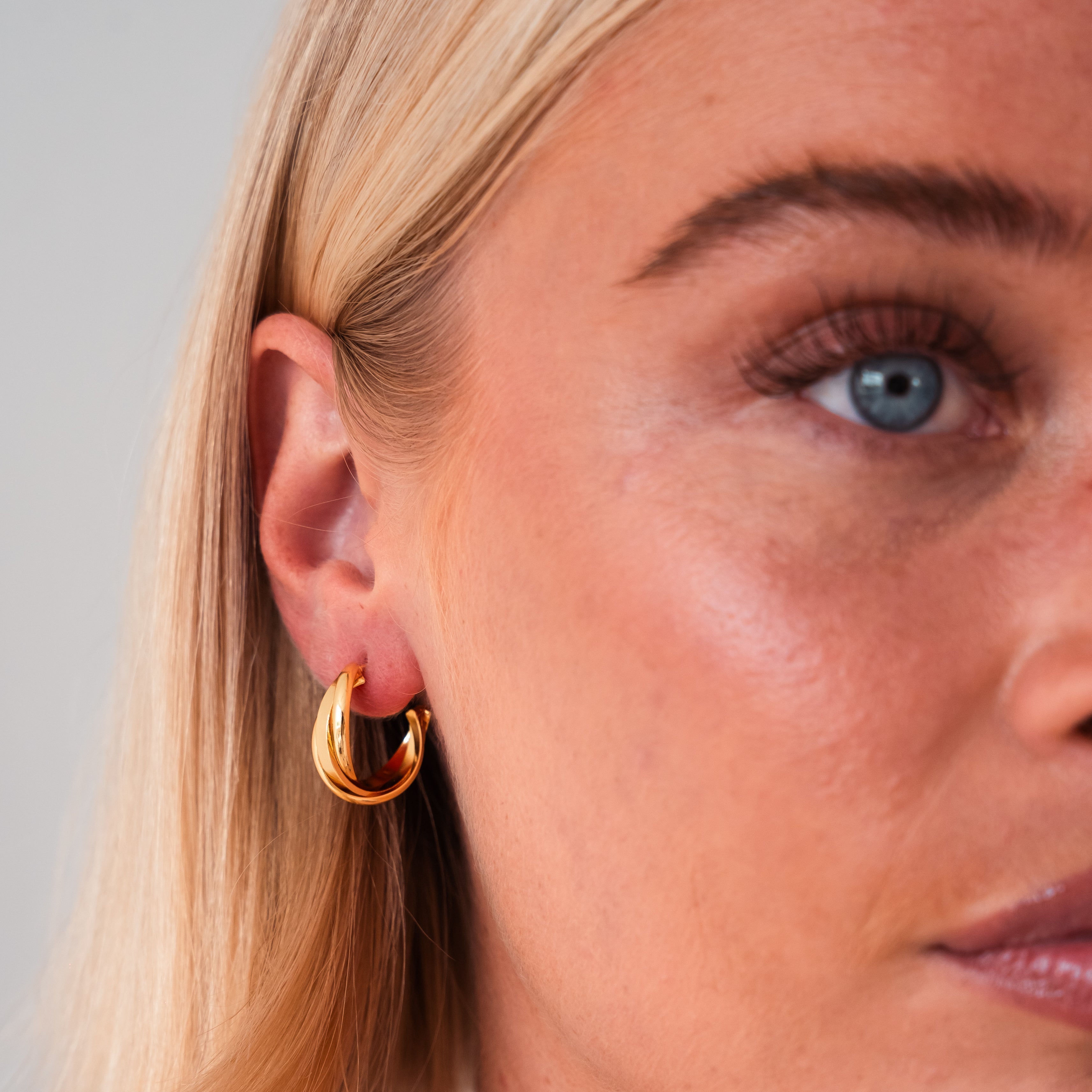Milan Gold Hoop Earrings — Timeless Everyday Gold Ring Earrings