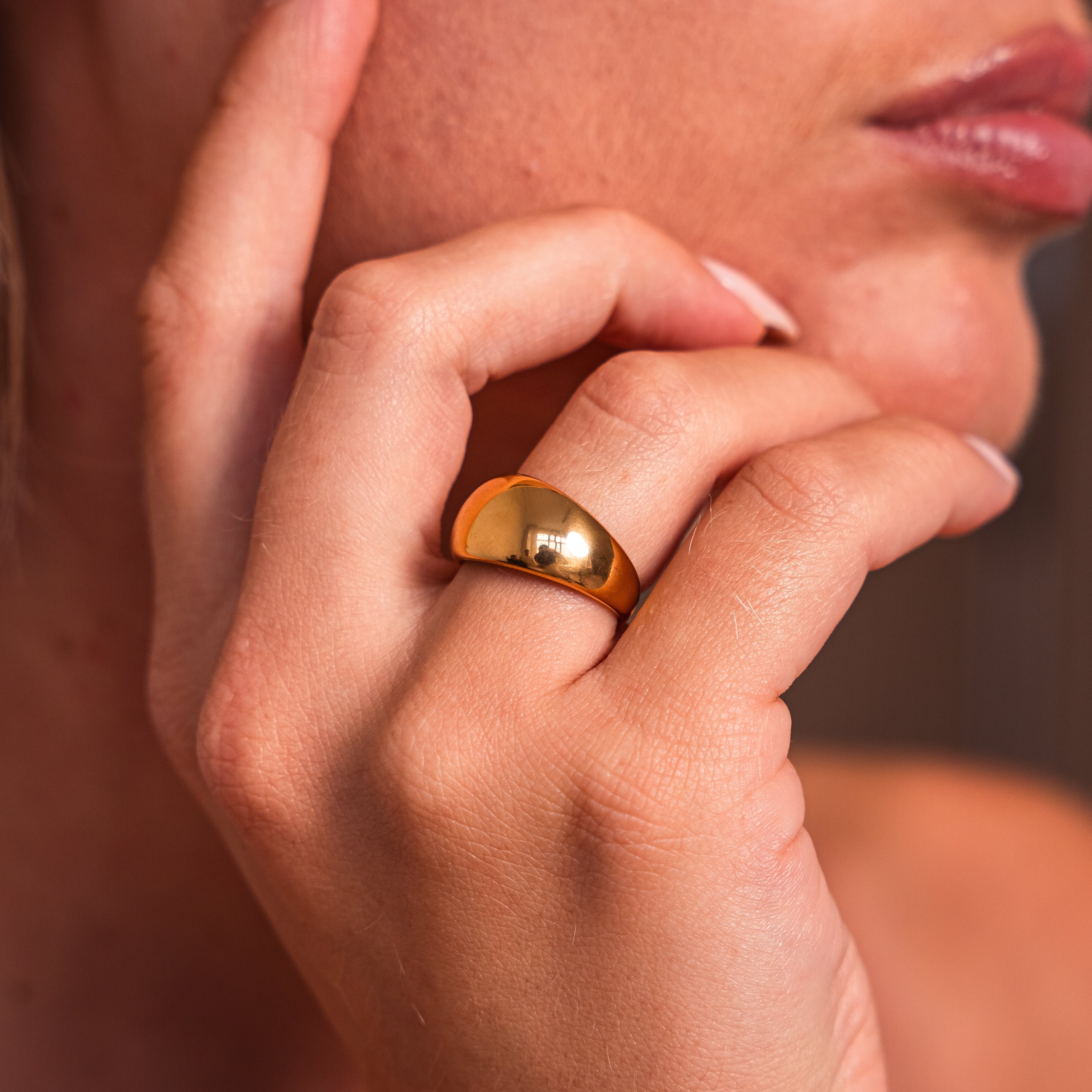 Alice Gold Band Ring — Smooth Shiny Minimalist Everyday Ring