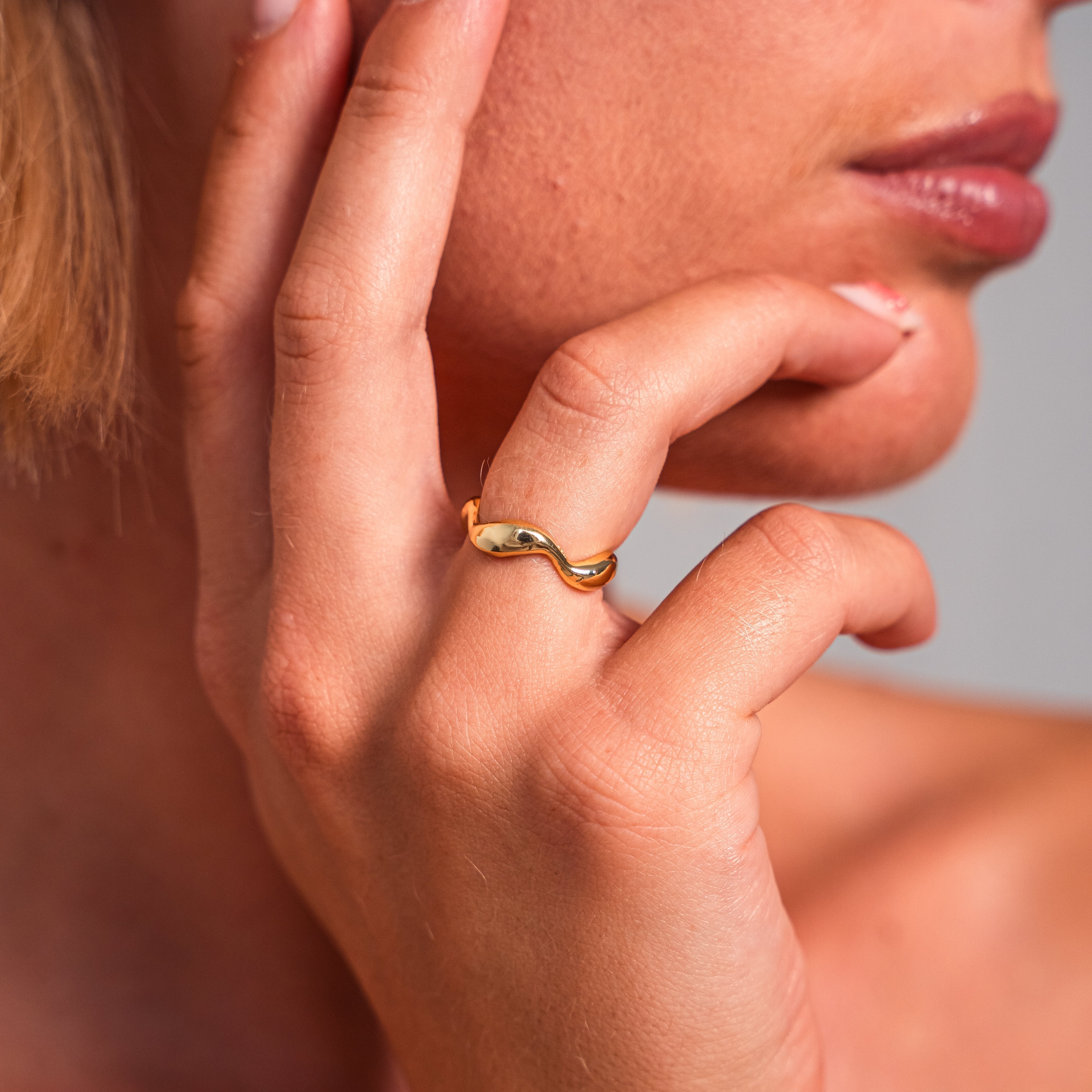Seaside Serenity Wave Ring — Adjustable Ocean-Inspired Minimalist Ring