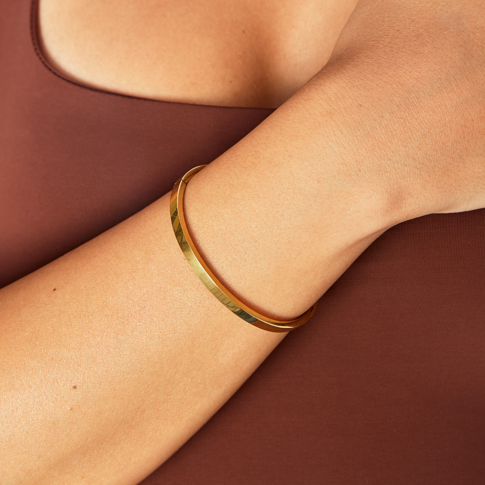 Lily Minimalist Gold Bangle — Sleek Everyday Stainless Steel