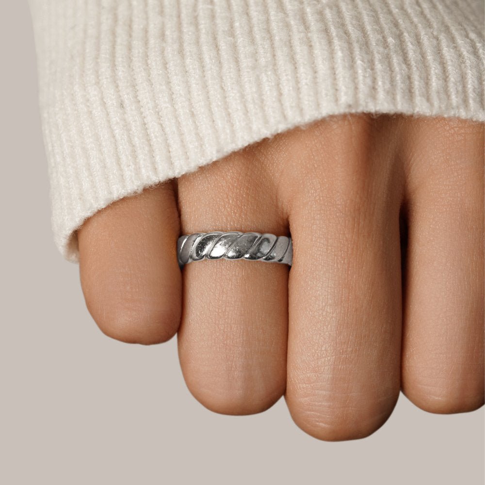 Calira Twisted Infinity Silver Ring — Waterproof Symbolic Stacking Ring