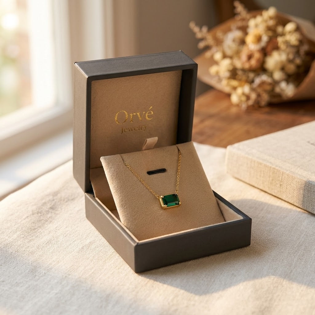 Moni Green Emerald Necklace — Waterproof Minimalist Gold Pendant