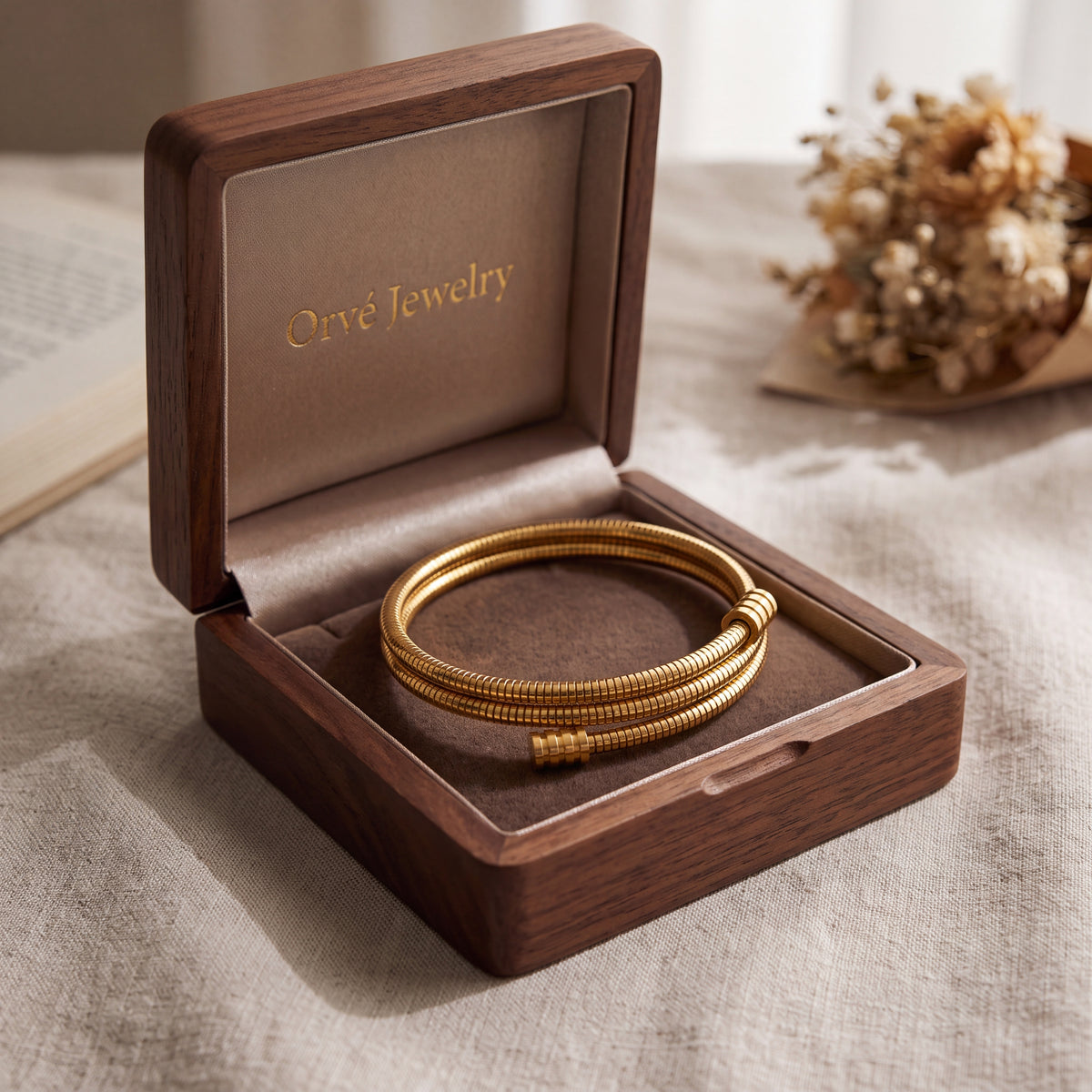 Twisted Gold Bracelet — Minimalist Waterproof Stainless Steel